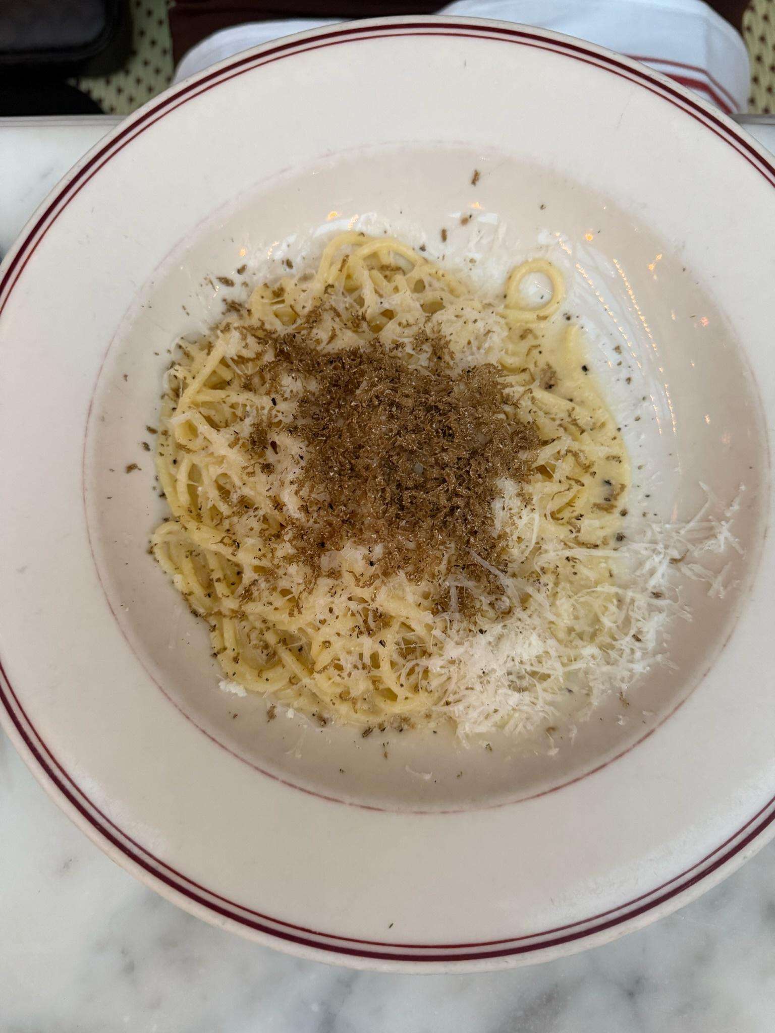 Le Diplomat cacio e pepe pasta
